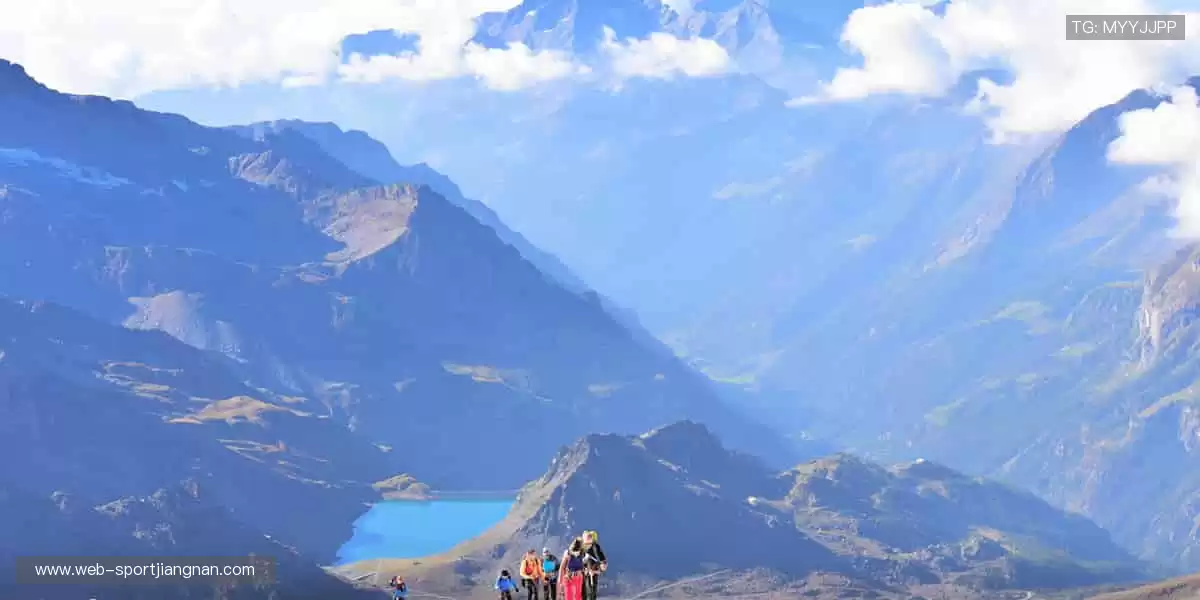 巅峰对决，见证奇迹！⚽️